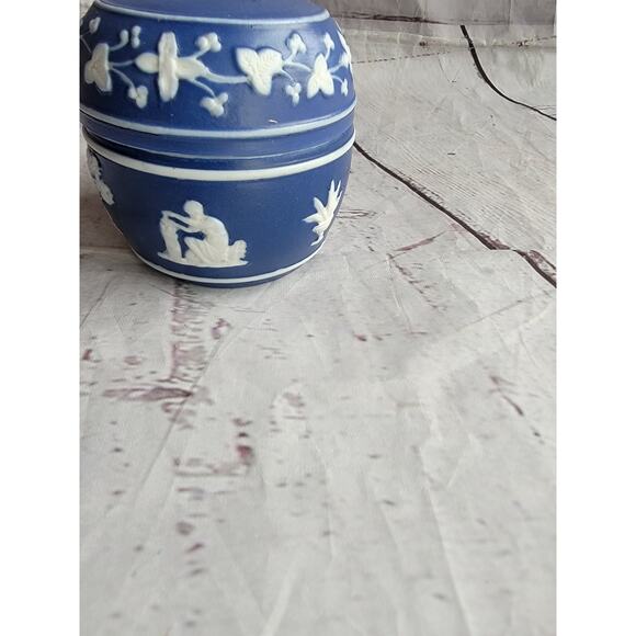Wedgwood Jasperware lidded jar Trinket Dish - Picture 6 of 10